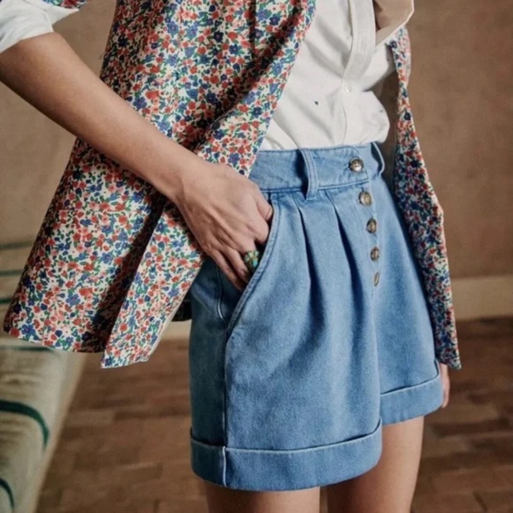 High-Waist Button-Front Light Blue Women's Shorts